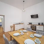 Design In Der Altstadt Mit Terrasse Und Fantastischem Ausblick *