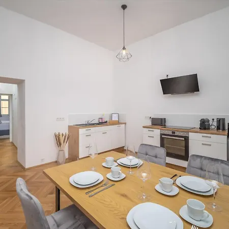 Design In Der Altstadt Mit Terrasse Und Fantastischem Ausblick *