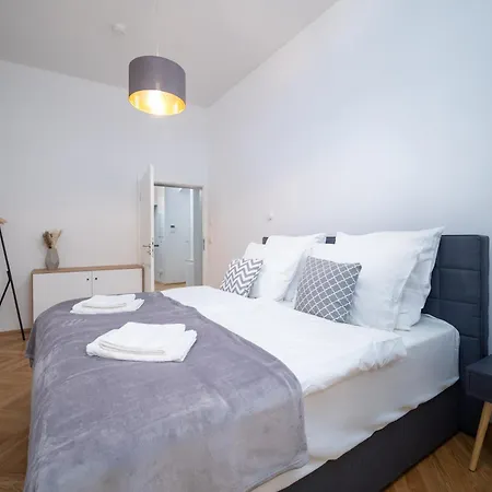Design In Der Altstadt Mit Terrasse Und Fantastischem Ausblick 公寓 *