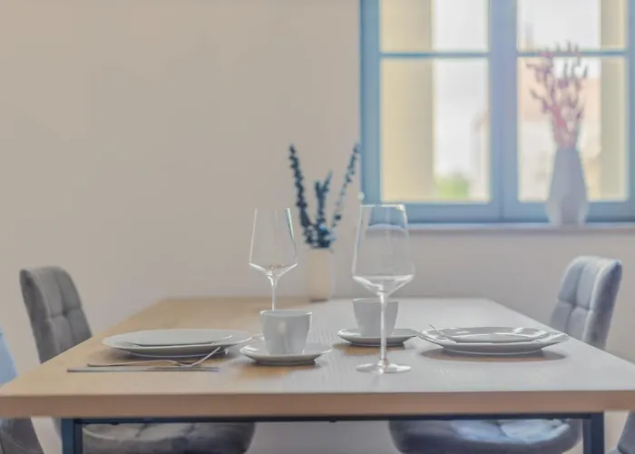 Design In Der Altstadt Mit Terrasse Und Fantastischem Ausblick 아파트